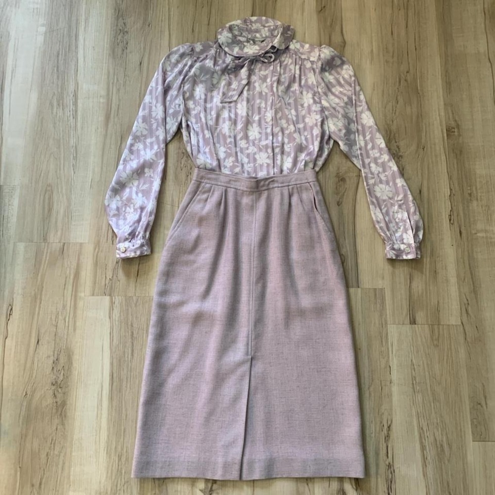 Vintage‎ 1970's professional perfect lavender floral skirt suit with bow